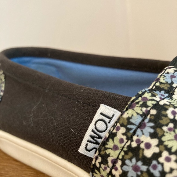 Kids Floral Toms - Picture 3 of 4